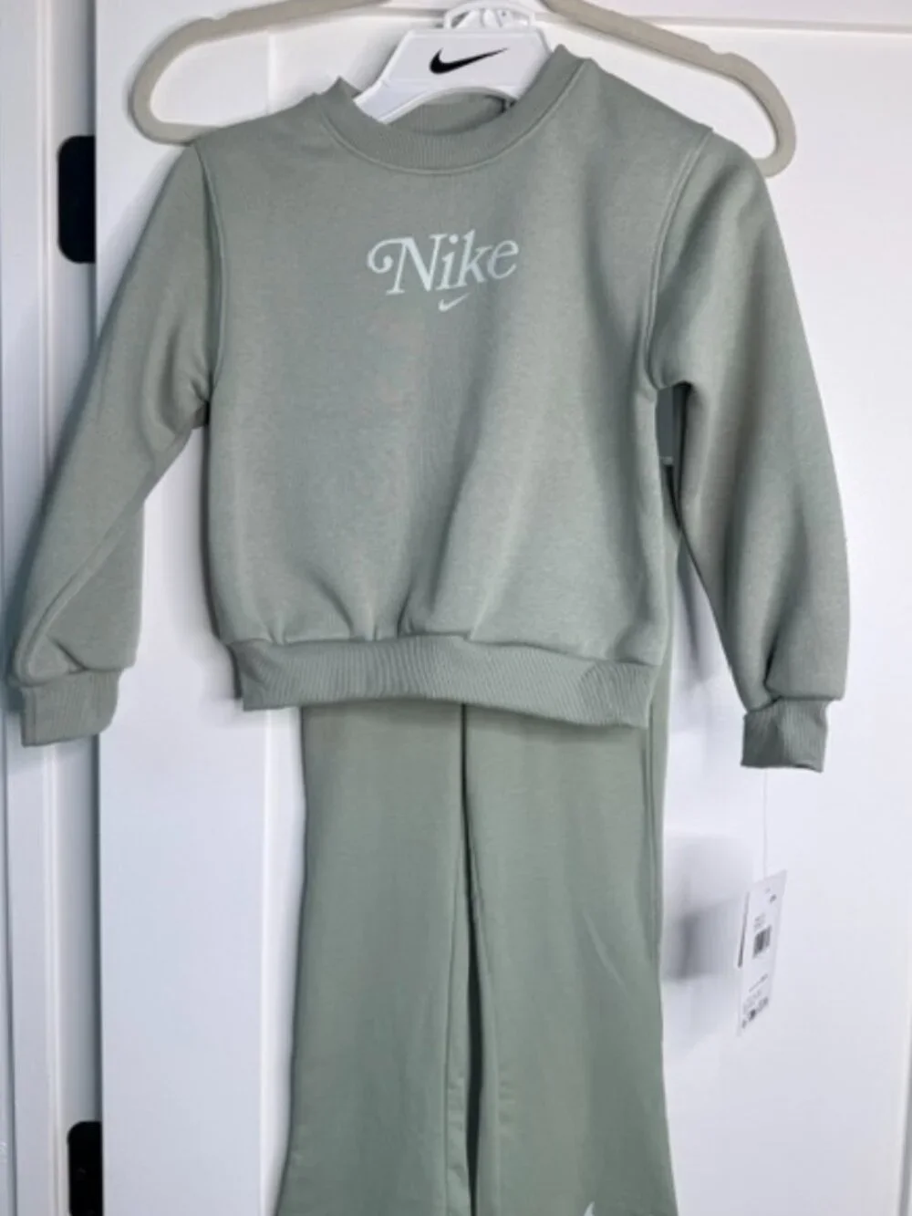 NIKE Girls 2-Piece Fleece Set Olive Green Sweatshirt Flare Pants NWT Size 4